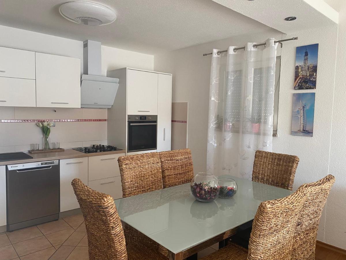 Apartment Tina Рогозница Екстериор снимка