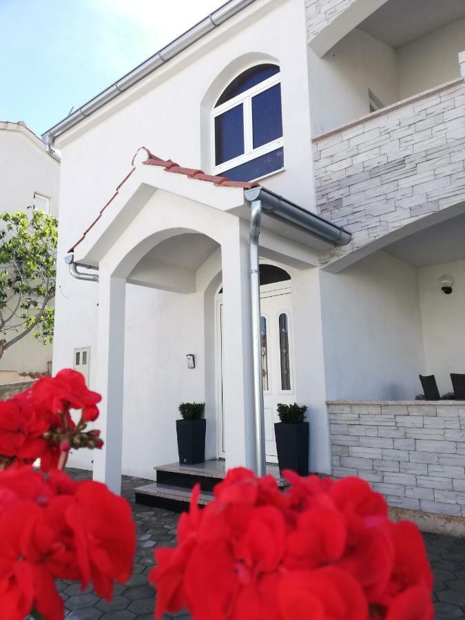 Apartment Tina Рогозница Екстериор снимка
