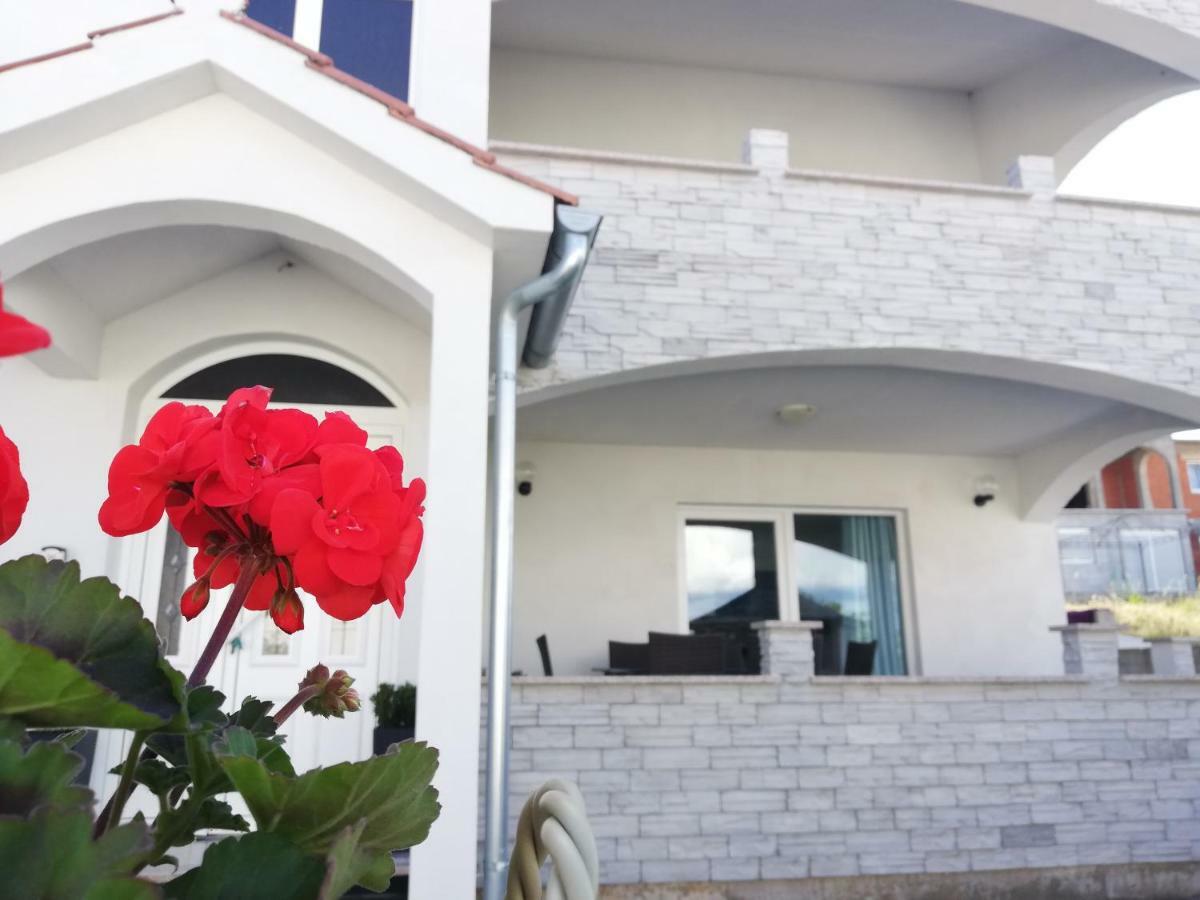 Apartment Tina Рогозница Екстериор снимка